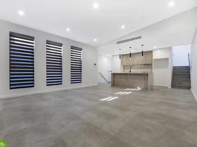 House for rent in Lake Heights, Wollongong City Council