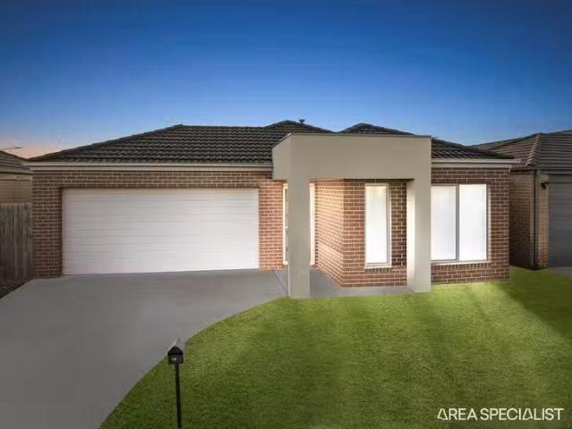 House for rent in Toolern Waters, Melbourne