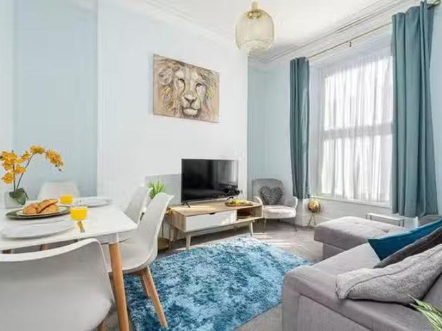 Apartment for rent in West Hoe, Mount Wise