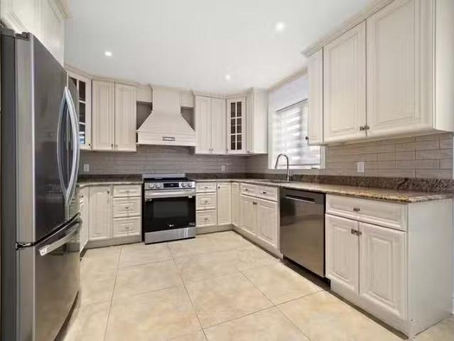 Condo for rent in St. Leonard's, Quebec