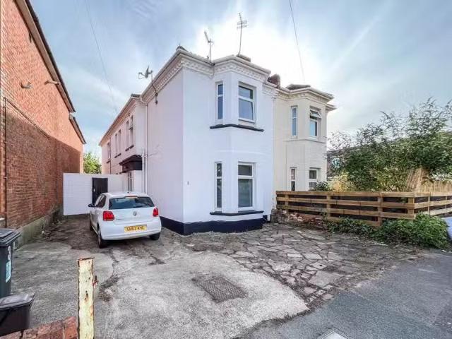 House for rent in Queensland Road, Greater London