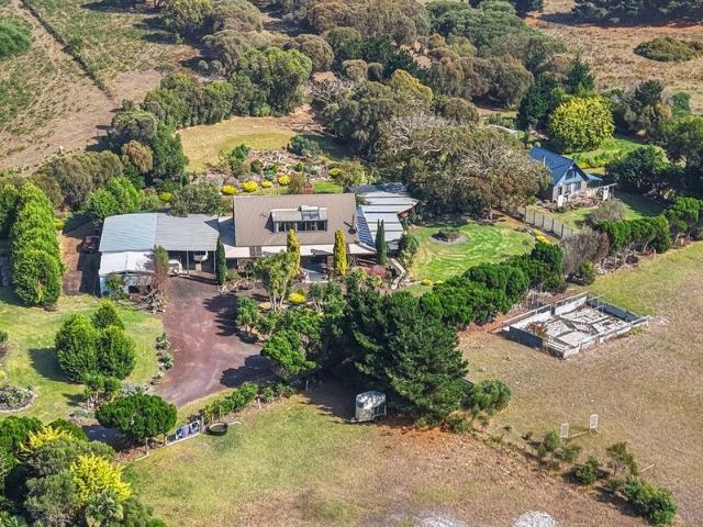 Cottage for sale in Portland, Victoria