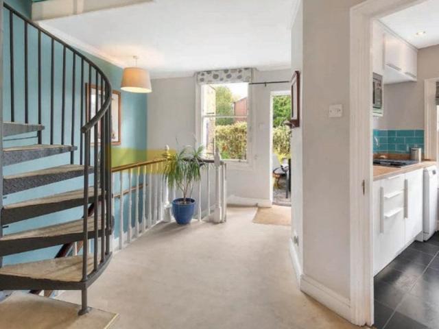 Apartment for rent in Battersea, Greater London
