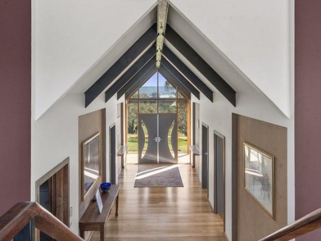 Cottage for sale in Howes Creek, Victoria