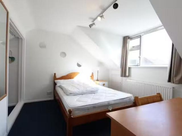 House for rent in Five Acres, Hertfordshire