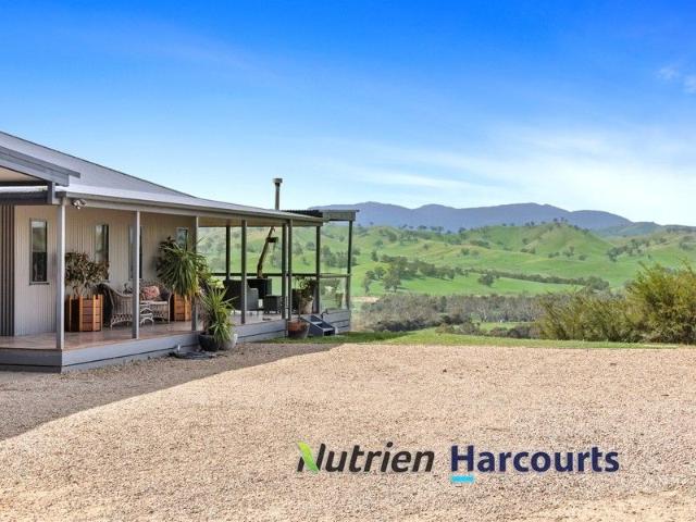 Cottage for sale in Bonnie Doon, Victoria