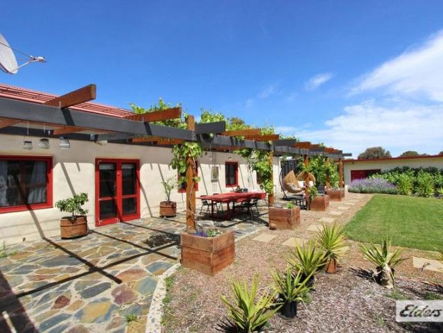 Cottage for sale in Ravenswood, Victoria
