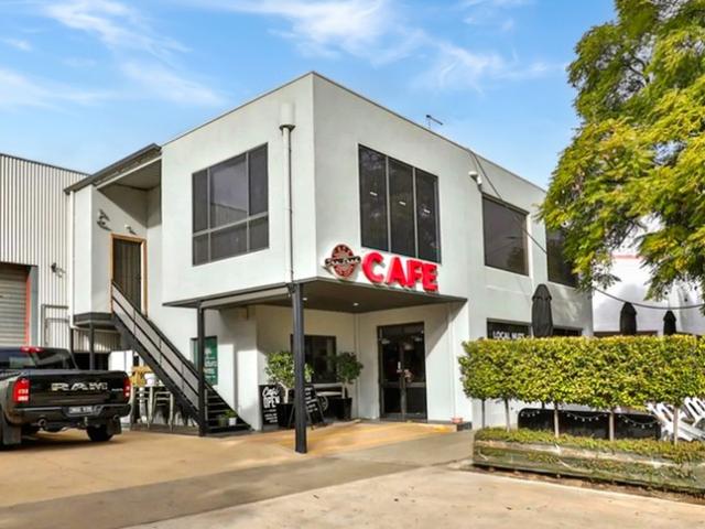 Warehouse for sale in Red Cliffs, Victoria