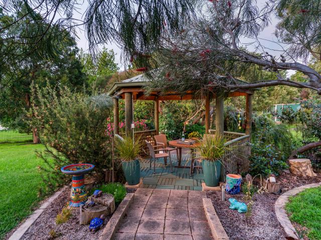 Cottage for sale in Camerons Creek, Victoria