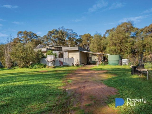 Cottage for sale in Wedderburn, Victoria
