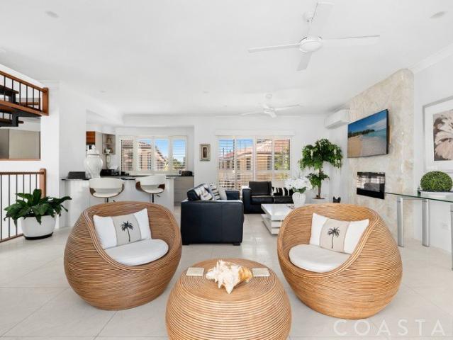 Townhouse for rent in Runaway Bay, Gold Coast City