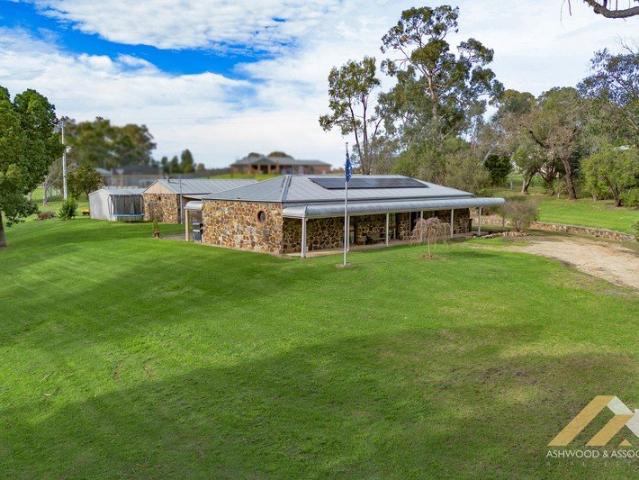 House for sale in Mount Taylor, Victoria