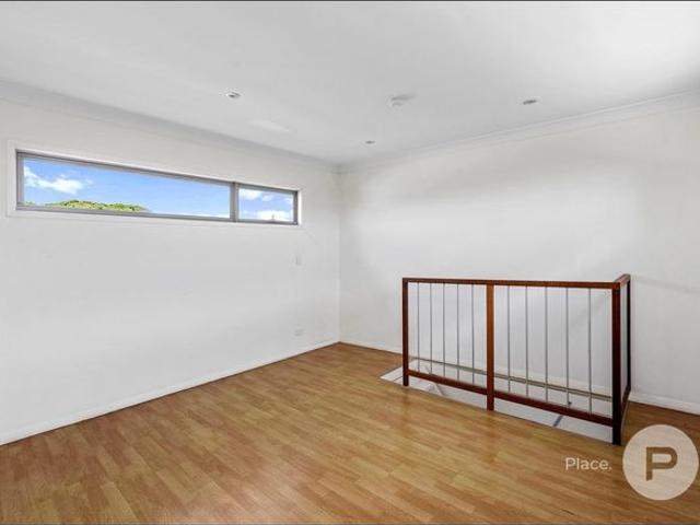 Townhouse for rent in Whinstanes, Greater Brisbane