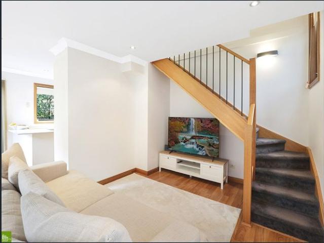 Townhouse for rent in Wollongong West, New South Wales