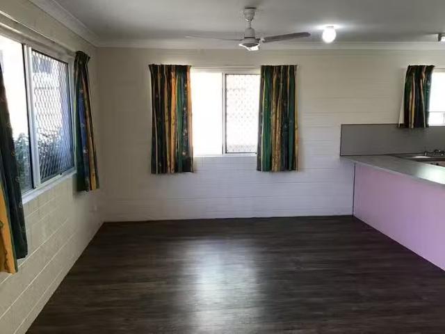 Apartment for rent in Hyde Park, Queensland