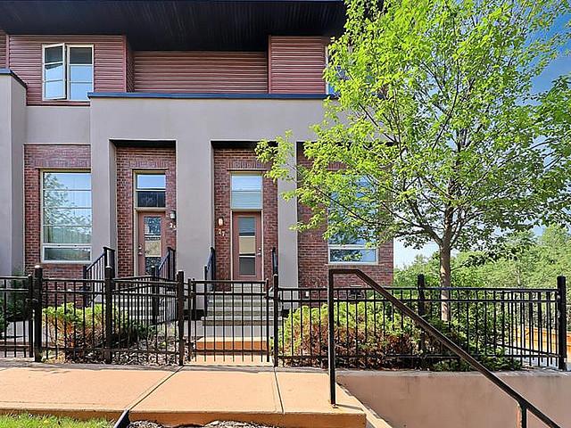 Townhouse for rent in Northwest, Alberta