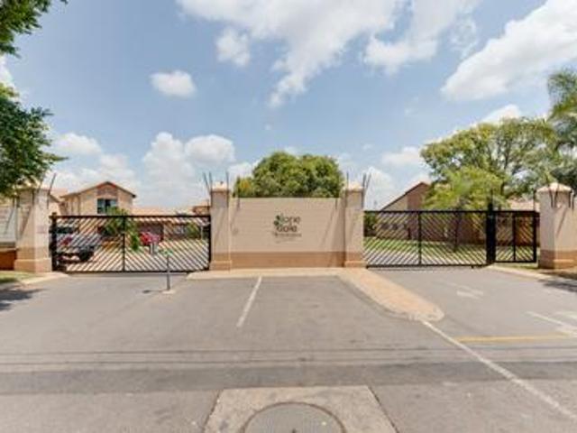 Townhouse for rent in Lyttleton L.H., Centurion