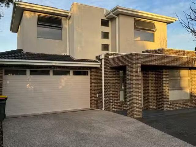 House for rent in Avondale Heights, Victoria