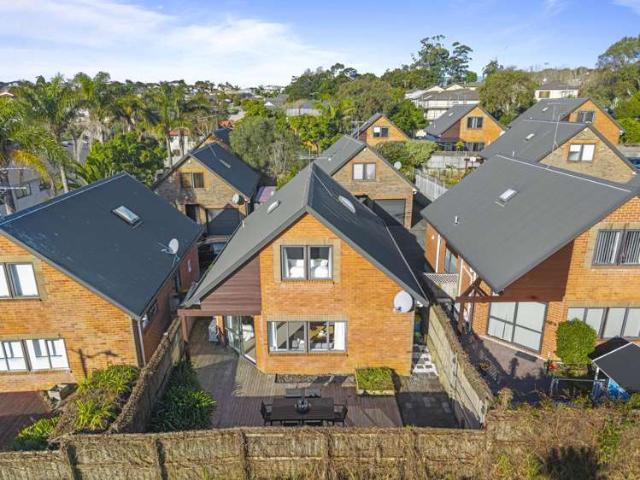 Townhouse for sale in Paremoremo