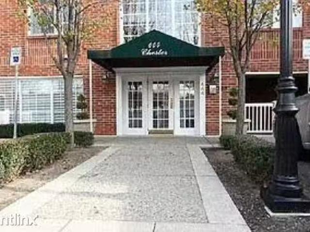 Condo for rent in Royal Oak