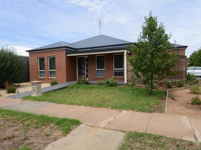 Townhouse for sale in Charlton, Victoria