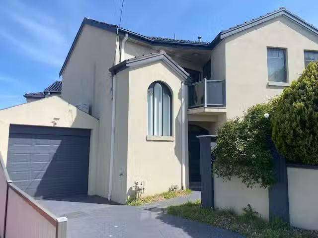 House for rent in Avondale Heights, Victoria