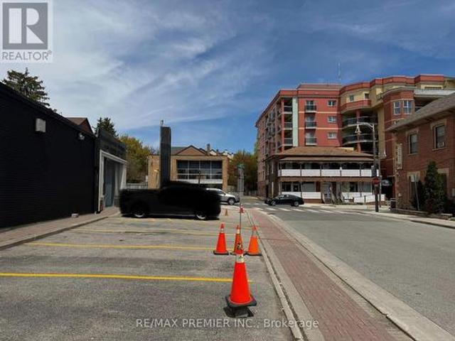 Commercial for rent in York, Ontario