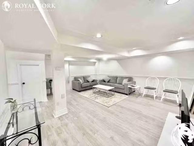 Condo for rent in Ancaster