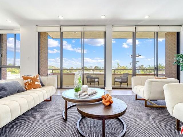 Condo for sale in Beverly Hills, California