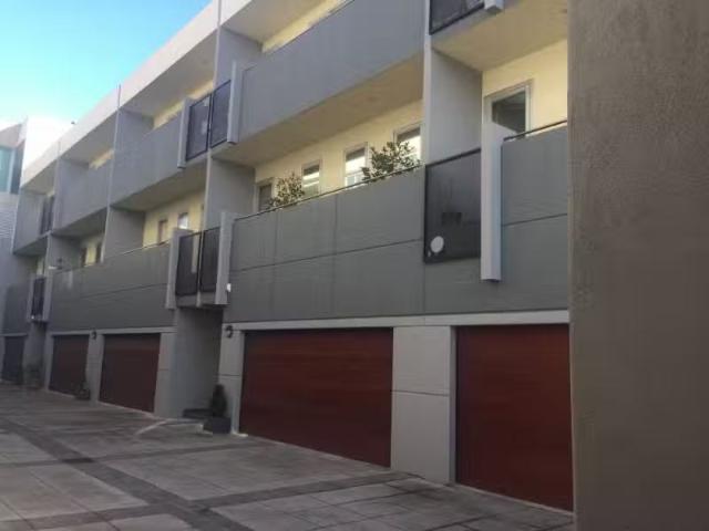 Condo for rent in Fitzroy
