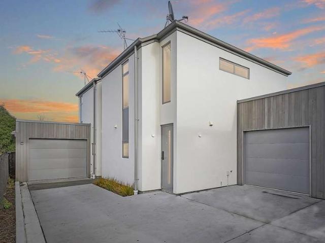 Townhouse for sale in Heathcote, Canterbury