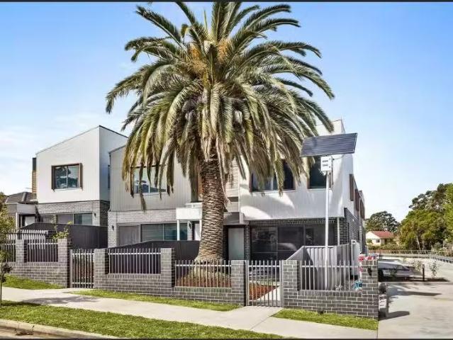Condo for rent in Wollongong West, New South Wales