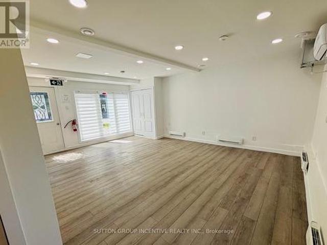 Commercial for rent in Innisfil, Ontario