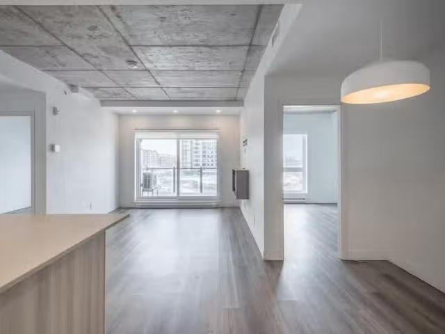 Condo for rent in Pointe-claire, Quebec