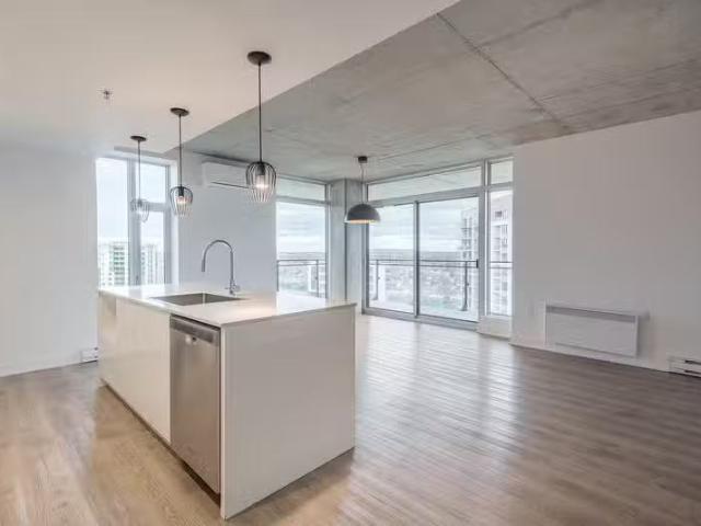 Condo for rent in Brossard, Quebec