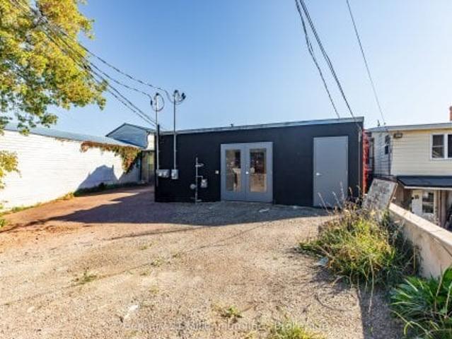 Office for rent in Ontario
