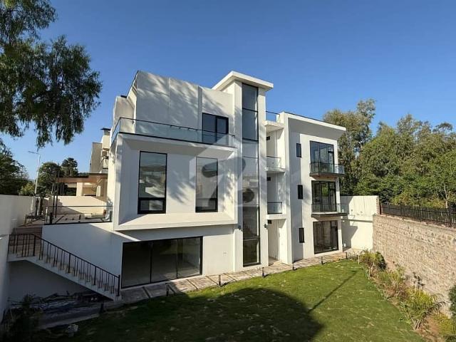 Building for sale in Islamabad