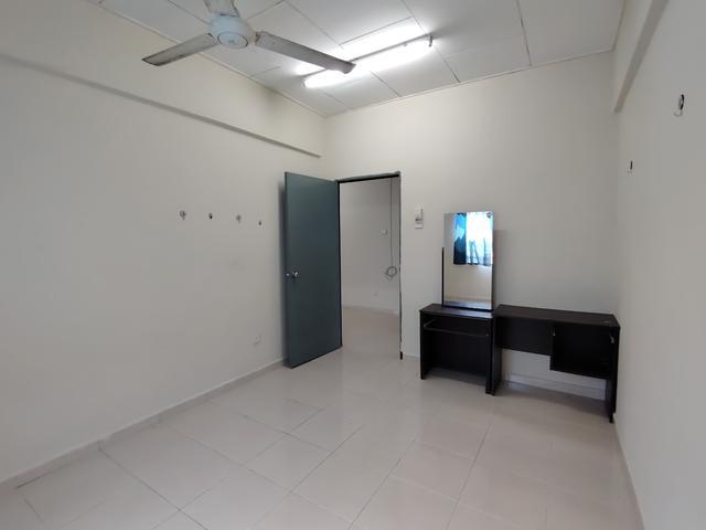 Flat for sale in Malaka