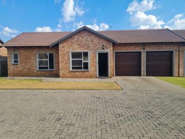 Townhouse for rent in Midvaal, Gauteng