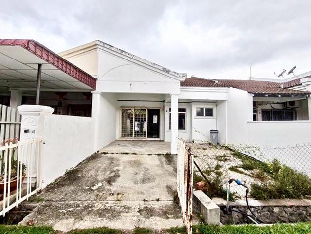 Terraced House for sale in Malaka