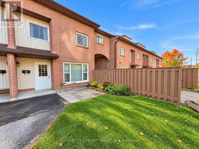 Townhouse for sale in Smiths Falls, Eastern Ontario