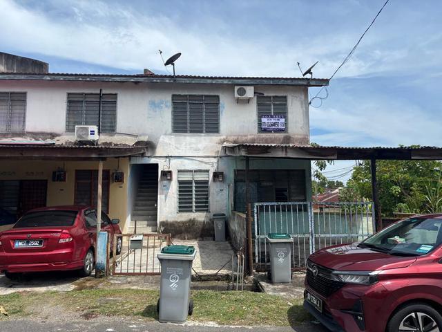 Townhouse for sale in Malaka