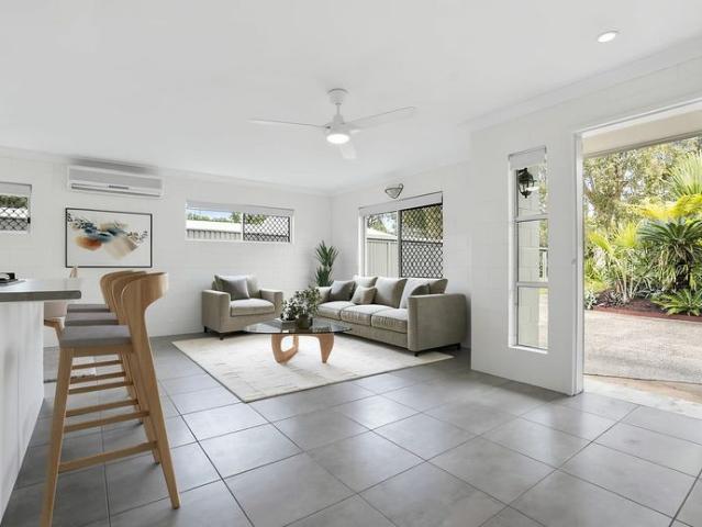 Apartment for rent in Holloways Beach, Cairns