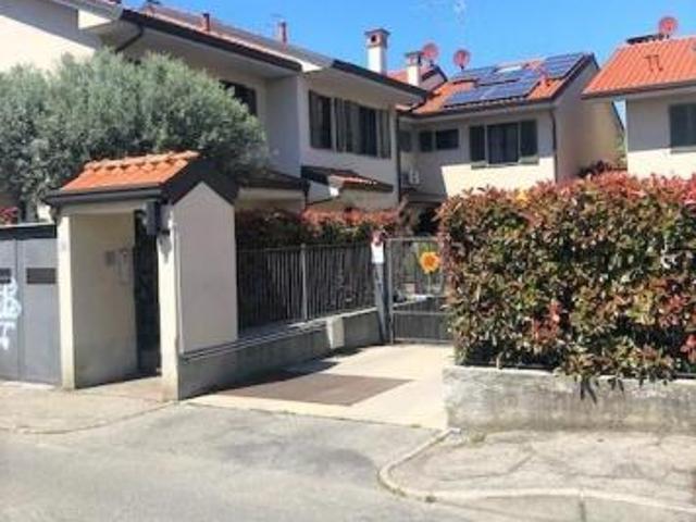 Villa Indipendente in vendita a Pioltello, Lombardia