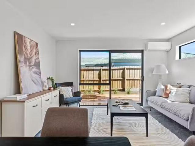 House for sale in Chaslands, Canterbury