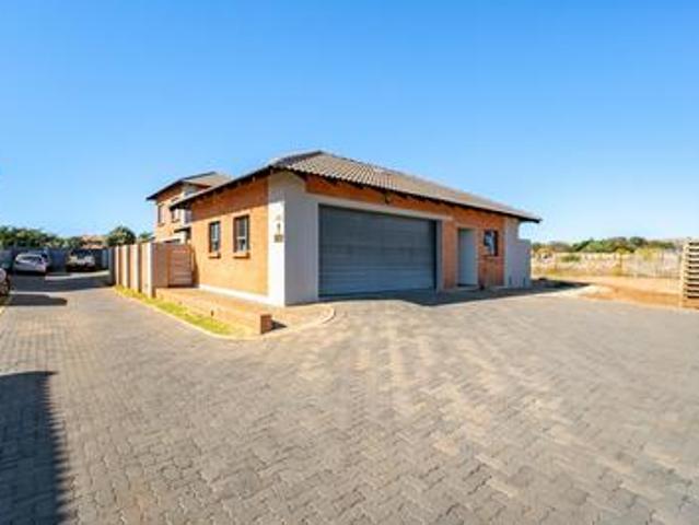 Townhouse for sale in Waterkloof, Gauteng