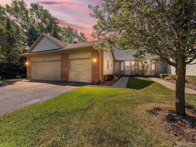 Condo for sale in Pontiac