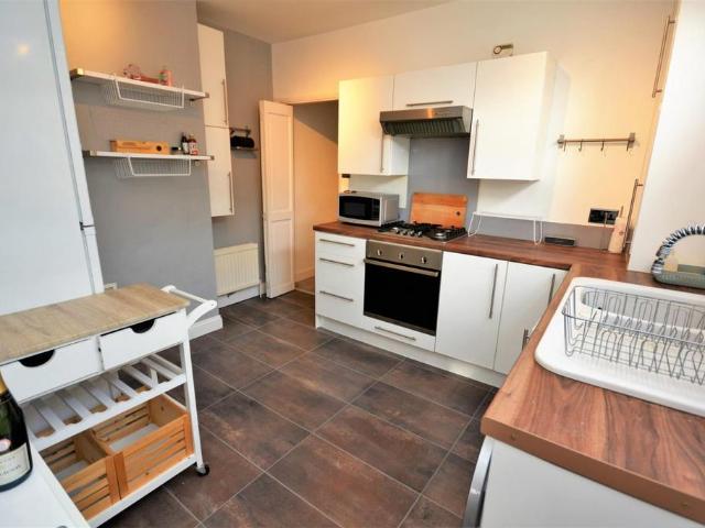 Apartment for rent in London Borough of Merton, Collier's Wood