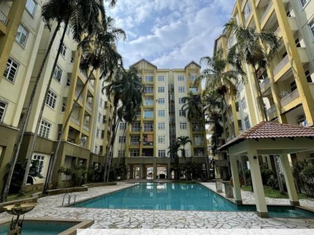 Condominium for sale in Malaka