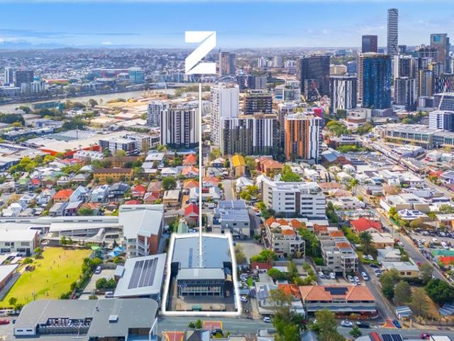 Warehouse for rent in Toombul, Queensland